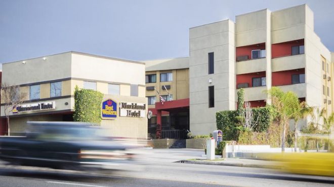 O hotel esta localizado na cidade de Monterey Park no condado de Los Angeles, a 15 minutos de carro do centro da cidade de LA e a 30 minutos da Calçada da Fama. Também como referencia, o hotel fica...MAIS